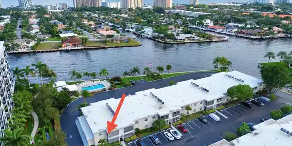 6521 Bay Club
