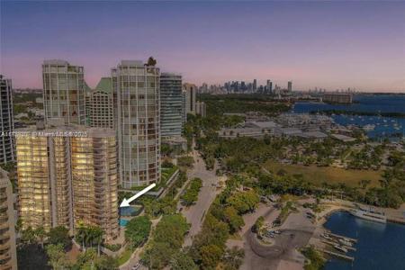 2843 S Bayshore Dr