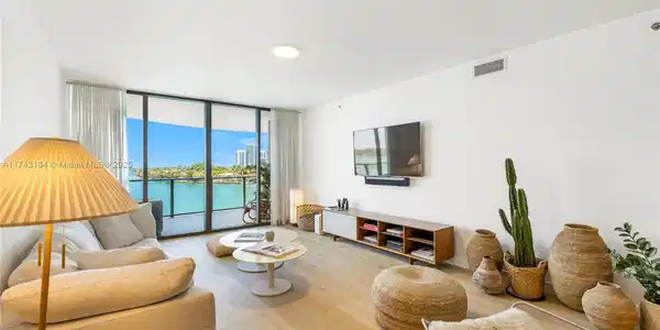 1135 103 St