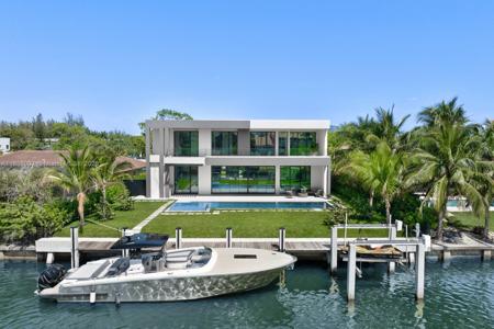 493 Holiday Dr