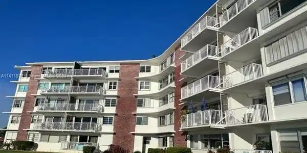 1700 NE 105th St Unit 301