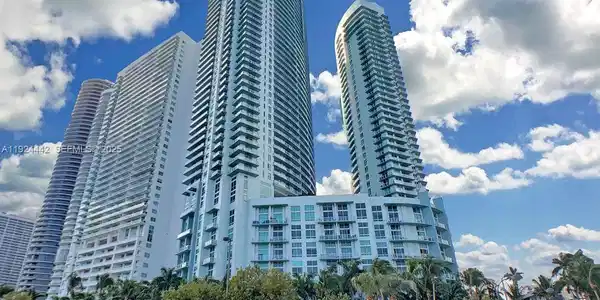 1900 N Bayshore Dr