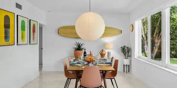 Image 3: Bright Dining Area