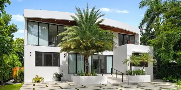 112 W Palm Midway