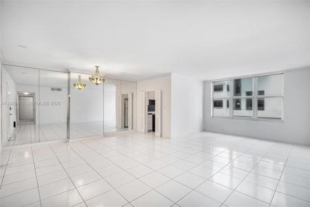 4747 Collins Ave