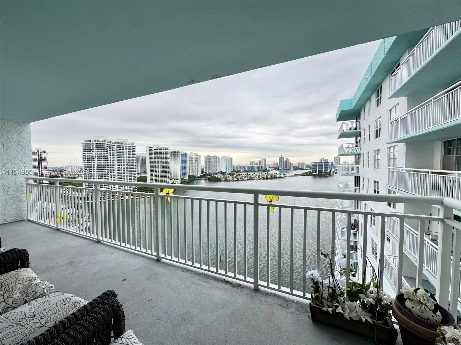 Image 3: BALCONY