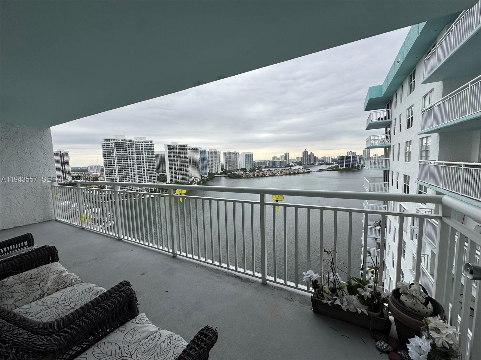 Image 4: HUGE BALCONY