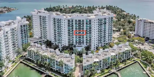 Image 3: 01 Line - 10th Floor - Condo Location