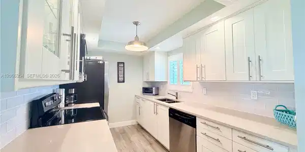 100 SILVER BEACH AVE