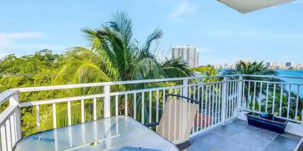16590 NE 26th Ave Unit 504