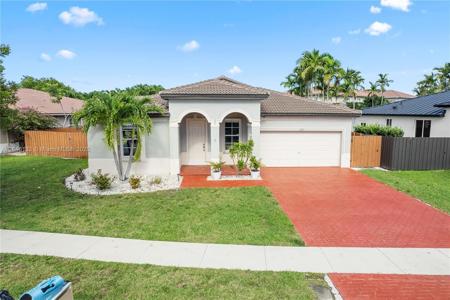 2103 NE 39th Ter