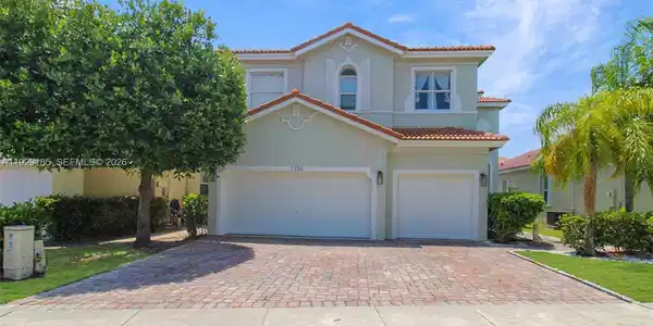 1156 NE 37th Pl