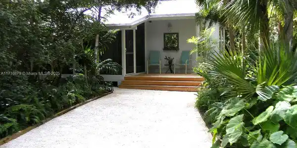 1961 W Barefoot Pl