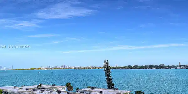 7910 Harbor Island Dr