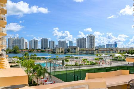 18051 Biscayne Blvd