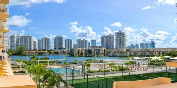 18051 Biscayne Blvd