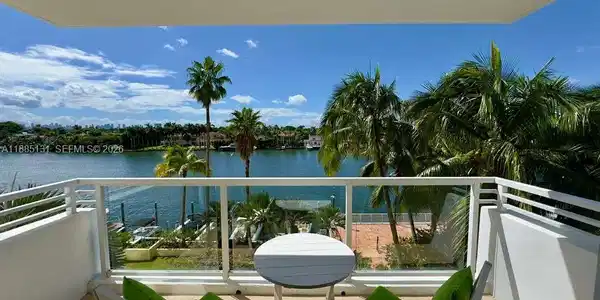 5600 Collins Ave