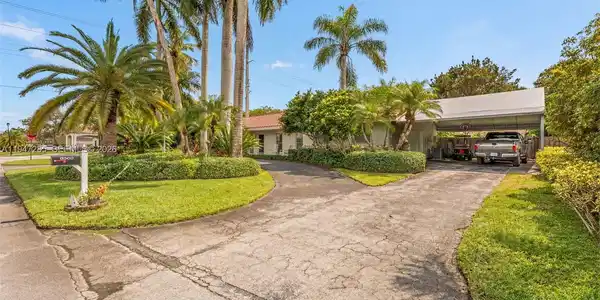 8200 SW 185th Ter