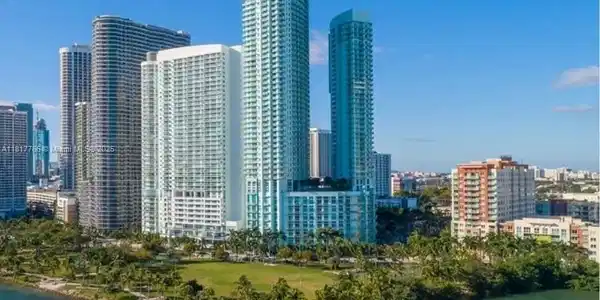 1900 N Bayshore Dr