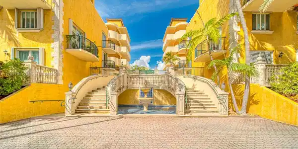 8888 Collins Ave