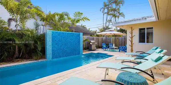 290 Tropic Dr