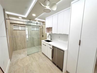 2899 Collins Ave