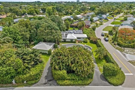 325 W Riverside Dr
