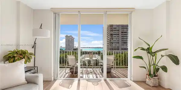11111 Biscayne Blvd