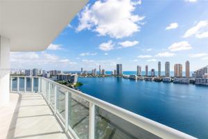 4000 Island Blvd Unit PH1