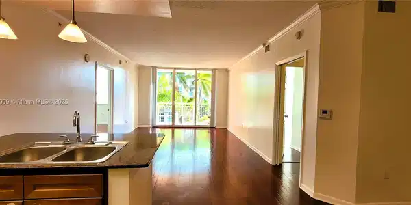 2000 N Bayshore Dr