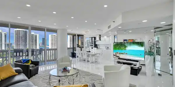 1000 W Island Blvd Unit 1606
