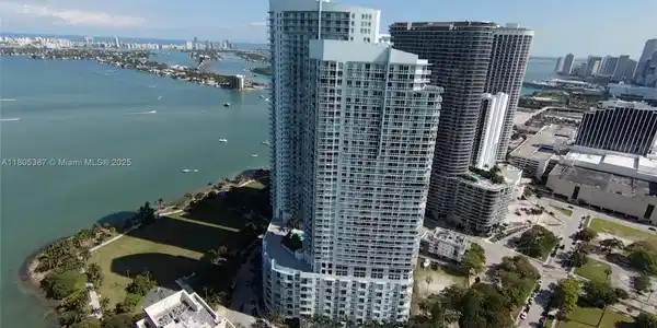 1900 N Bayshore Dr