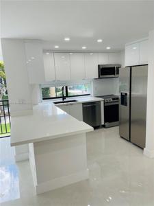 17021 N Bay Rd Unit 220