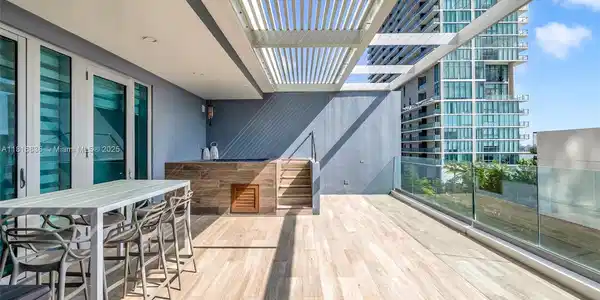 650 NE 32nd St