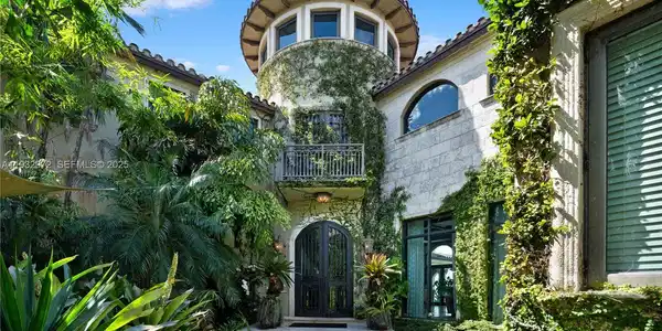 10330 W Broadview Dr