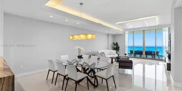 17901 Collins Ave