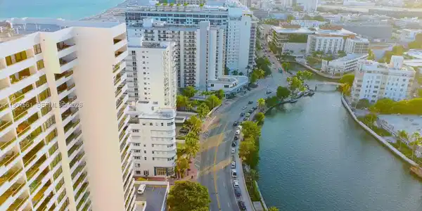 2600 Collins Ave