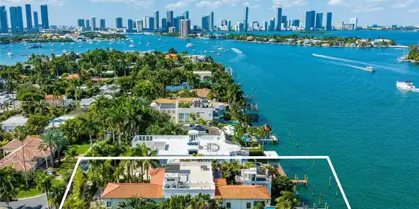 269 N Hibiscus Dr