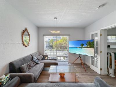 1611 West Ave