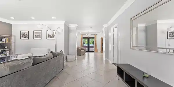 Image 4: front entry