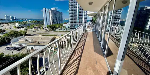 7601 E Treasure Dr Unit 902