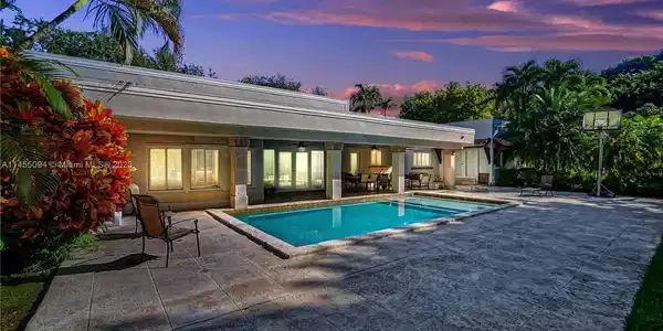 6710 SW 99th Ter