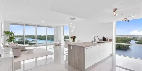 400 Sunny Isles Blvd