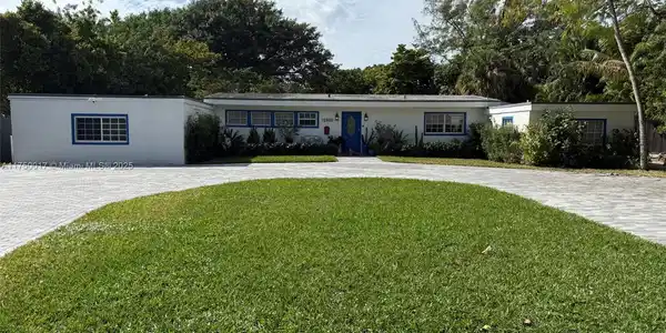 12500 Alamanda Dr