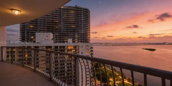 1750 N Bayshore Dr