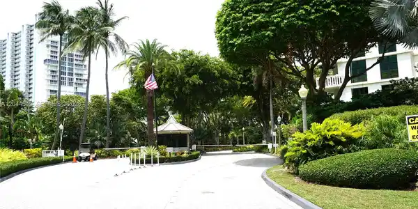 Image 3: Community entrance to the security gate