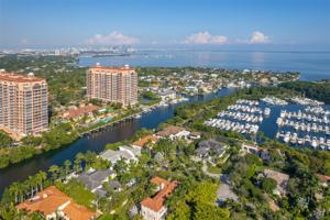 60 Edgewater Dr Unit 5E