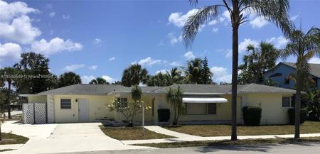 2412 N Lakeside Dr