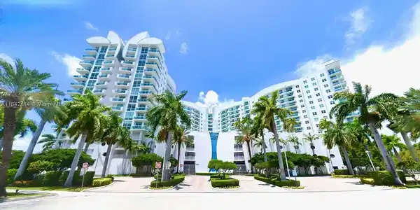 7900 Harbor Island Dr
