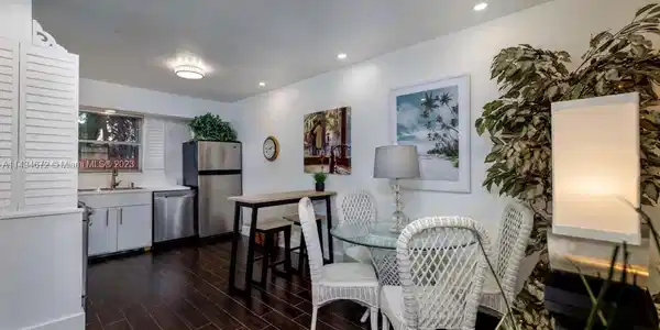 601 SE 5th COURT Unit 102